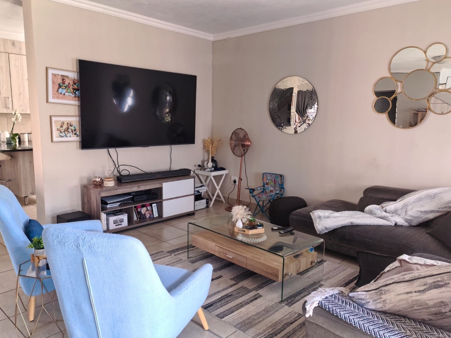 To Let 3 Bedroom Property for Rent in Waterval East North West